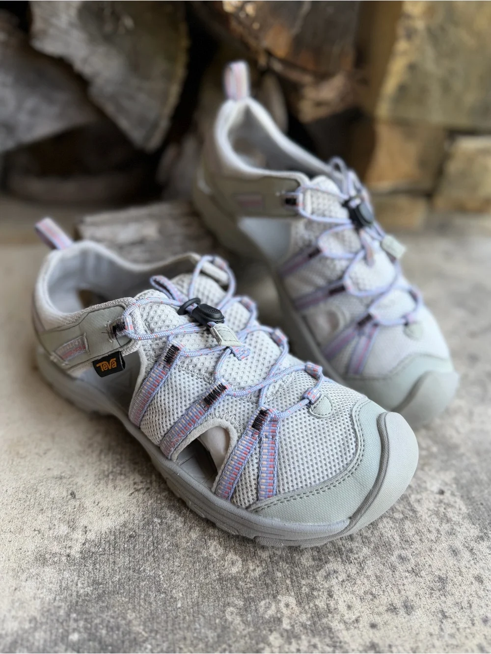 Teva kids Manatee Light Gray Sport Sandals with Pastel Stripe Webbing Sz-4.  F